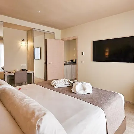Event By Qhotels - Adults Recommended
